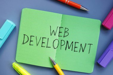  Kağıt parçasındaki Web Geliştirme ifadesi.