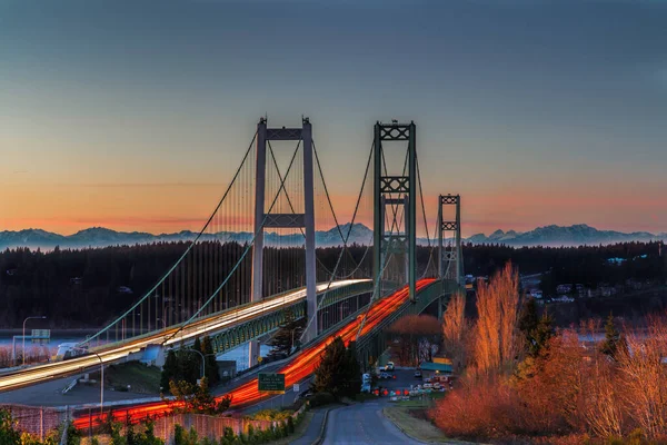 Günbatımında Tacoma Narrows Köprüsü — Stok fotoğraf