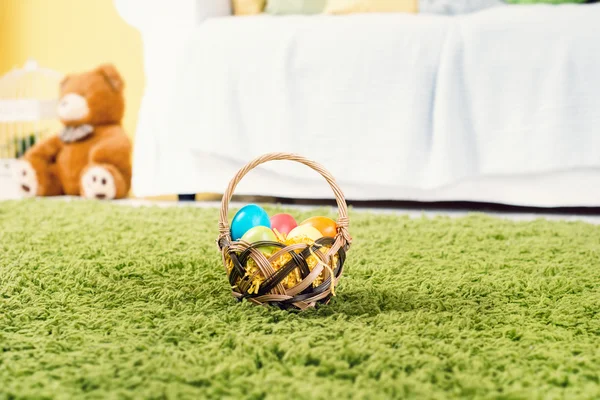 Paskalya yumurtası sepeti 