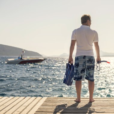 adam yüzgeçleri ve maske 