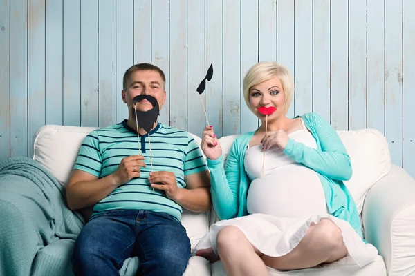 Pregnant couple with false mustaches — Stock Photo, Image