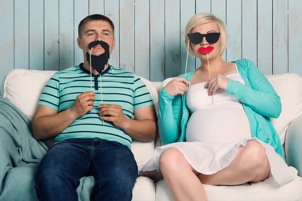 Pregnant couple with false mustaches — Stock Photo, Image