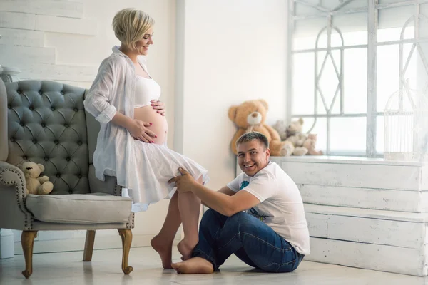 Pregnant couple — Stock Photo, Image