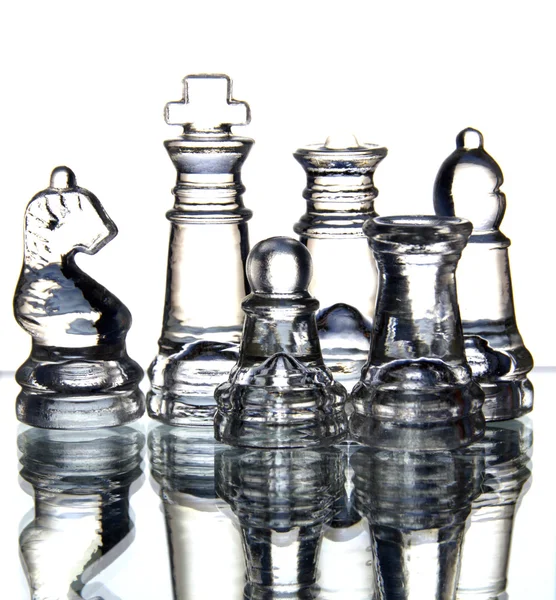 Várias peças de xadrez de vidro — Fotografia de Stock