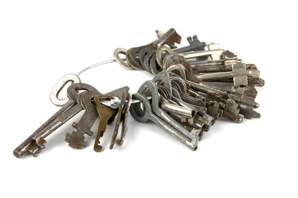 Купа Старих Ключів Ізольовані Білому Тлі — стокове фото