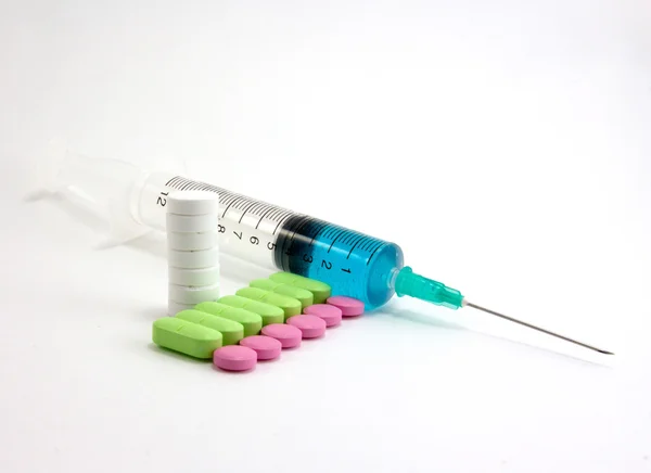 Medicação e seringa — Fotografia de Stock