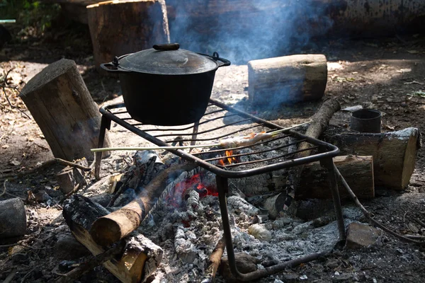 Olla en el fuego — Foto de Stock