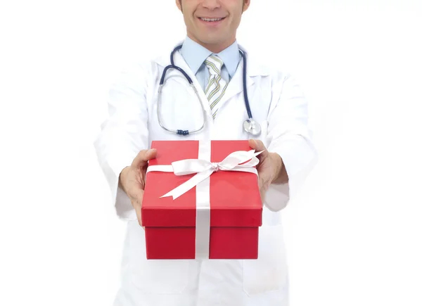Médico sosteniendo regalos en las manos — Foto de Stock
