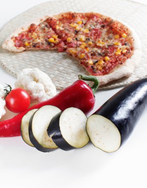 sebze taze ev yapımı sebzeli pizza