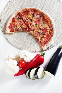 sebze taze ev yapımı sebzeli pizza