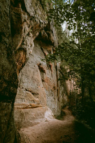 Sendero Por Los Acantilados Piedra Arenisca Licu Langu Junto Río — Foto de Stock