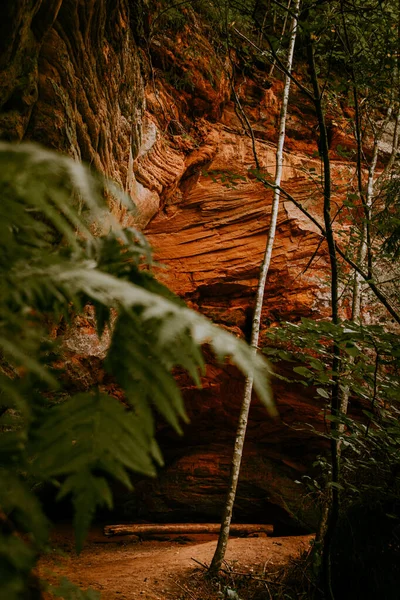 Belas Falésias Arenito Vermelho Caverna Licu Langu Arenito Maciço Perto — Fotografia de Stock