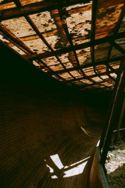 Eski ve terk edilmiş tahta kızak ve kızak pisti Murjani, Letonya