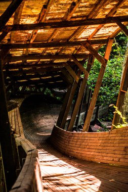 Eski ve terk edilmiş tahta kızak ve kızak pisti Murjani, Letonya