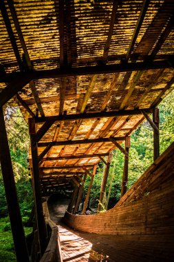 Eski ve terk edilmiş tahta kızak ve kızak pisti Murjani, Letonya