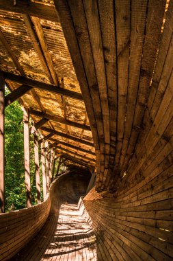 Eski ve terk edilmiş tahta kızak ve kızak pisti Murjani, Letonya