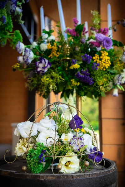 Virágdekoráció Friss Házasok Házassági Asztalára — Stock Fotó