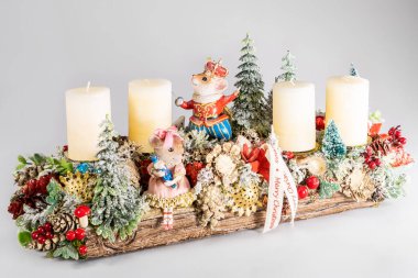 Gümüş kurdeleli sarı çelenk..