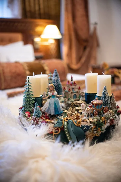 Advent wreath with silver ribbons.