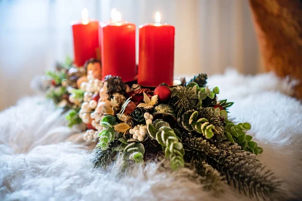 Advent wreath with silver ribbons.