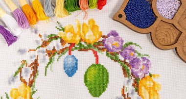 İplik rengi paleti. Nakış işleme hobisi için iplikler.