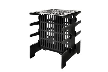 Dikey barbekü ızgarası. Beyaz arkaplanda çelik siyah izole