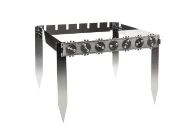 Dikey barbekü ızgarası. Beyaz arkaplanda çelik siyah izole