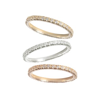 Elmaslar düğün beyaz zemin üzerinde halka grubu izole cartier makro