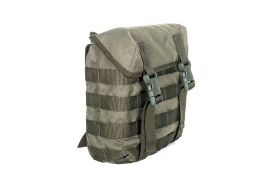 Küçük ordu sırt çantası, izole edilmiş beyaz arka plan, stüdyo çekimi.