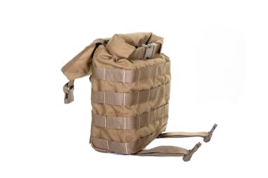 Küçük ordu sırt çantası, izole edilmiş beyaz arka plan, stüdyo çekimi.