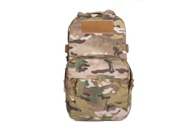 Taktiksel sırt çantası rengi çakal ön görünümü beyaz arka plan donanımı askeri turist izole