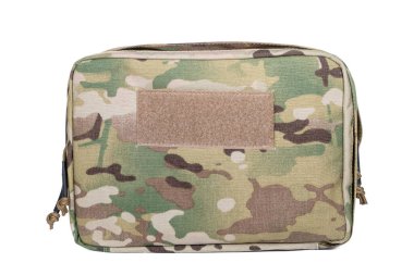 Yeşil Tuval Sırt Çantası Beyaz 'da izole edildi. Çağdaş Su geçirmez Kamp Gezgini Sırt Çantası Omuz Kayışlı Taşıma Halkası. Erkekler Seyahat İçin Taktiksel Yürüyüş Sırt Çantası