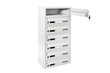 Broşür ve mektuplarla dolu posta kutuları. Sığ DOF, Posta Kutuları ve Giriş Satırlarında Kilitlenme.