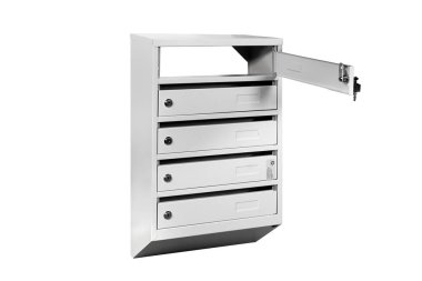 Broşür ve mektuplarla dolu posta kutuları. Sığ DOF, Posta Kutuları ve Giriş Satırlarında Kilitlenme.