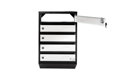 Broşür ve mektuplarla dolu posta kutuları. Sığ DOF, Posta Kutuları ve Giriş Satırlarında Kilitlenme.