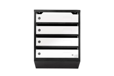 Broşür ve mektuplarla dolu posta kutuları. Sığ DOF, Posta Kutuları ve Giriş Satırlarında Kilitlenme.