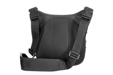 Omuz çantası askeri seyahat, beyaz arka planda izole edilmiş.