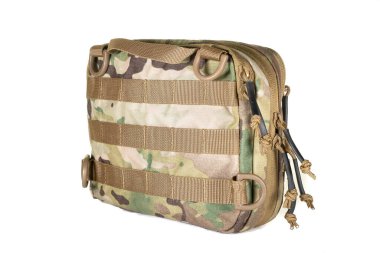 Yeşil Tuval Sırt Çantası Beyaz 'da izole edildi. Çağdaş Su geçirmez Kamp Gezgini Sırt Çantası Omuz Kayışlı Taşıma Taktik Yürüyüş Sırt Çantası Yolculuk İçin Yolculuk Gezisi