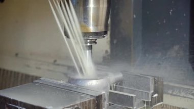 üretilen hidrolik silindirler, adım adım, metal üretimi, silindir montajı, yüksek basınçlı sanayi fabrikası iş akışı, kalite kontrolü, ağır makineler, çelik hidrolik sistemleri