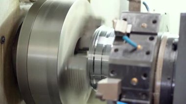 üretilen hidrolik silindirler, adım adım, metal üretimi, silindir montajı, yüksek basınçlı sanayi fabrikası iş akışı, kalite kontrolü, ağır makineler, çelik hidrolik sistemleri