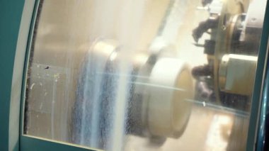 üretilen hidrolik silindirler, adım adım, metal üretimi, silindir montajı, yüksek basınçlı sanayi fabrikası iş akışı, kalite kontrolü, ağır makineler, çelik hidrolik sistemleri