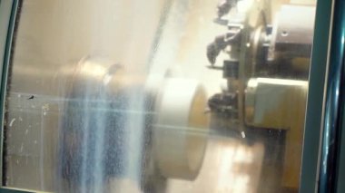 üretilen hidrolik silindirler, adım adım, metal üretimi, silindir montajı, yüksek basınçlı sanayi fabrikası iş akışı, kalite kontrolü, ağır makineler, çelik hidrolik sistemleri