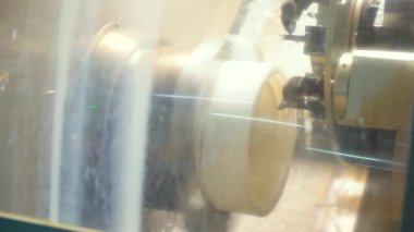 üretilen hidrolik silindirler, adım adım, metal üretimi, silindir montajı, yüksek basınçlı sanayi fabrikası iş akışı, kalite kontrolü, ağır makineler, çelik hidrolik sistemleri