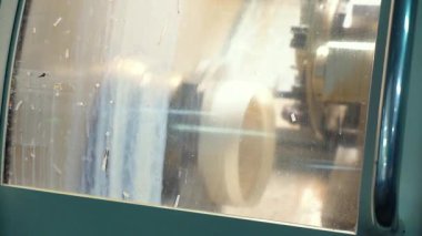 üretilen hidrolik silindirler, adım adım, metal üretimi, silindir montajı, yüksek basınçlı sanayi fabrikası iş akışı, kalite kontrolü, ağır makineler, çelik hidrolik sistemleri