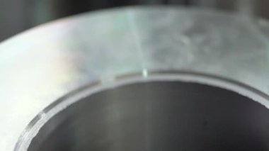 üretilen hidrolik silindirler, adım adım, metal üretimi, silindir montajı, yüksek basınçlı sanayi fabrikası iş akışı, kalite kontrolü, ağır makineler, çelik hidrolik sistemleri