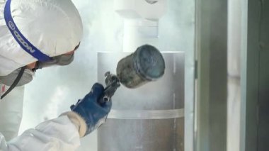 üretilen hidrolik silindirler, adım adım, metal üretimi, silindir montajı, yüksek basınçlı sanayi fabrikası iş akışı, kalite kontrolü, ağır makineler, çelik hidrolik sistemleri