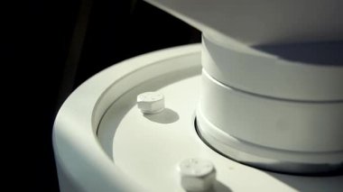 üretilen hidrolik silindirler, adım adım, metal üretimi, silindir montajı, yüksek basınçlı sanayi fabrikası iş akışı, kalite kontrolü, ağır makineler, çelik hidrolik sistemleri