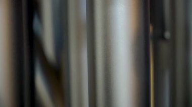 üretilen hidrolik silindirler, adım adım, metal üretimi, silindir montajı, yüksek basınçlı sanayi fabrikası iş akışı, kalite kontrolü, ağır makineler, çelik hidrolik sistemleri