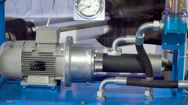 birincil hidrolik silindirler, üretim süreci, hassasiyet makineleri, metal üretimi, silindir montaj yüksek basınç testi, fabrika iş akışı, kalite kontrolü, metal bileşenler