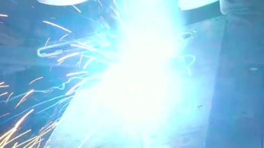 birincil hidrolik silindirler, üretim süreci, hassasiyet makineleri, metal üretimi, silindir montaj yüksek basınç testi, fabrika iş akışı, kalite kontrolü, metal bileşenler